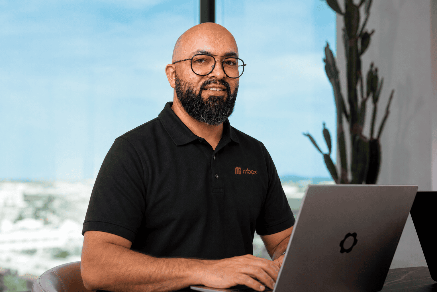MBPS IT outsourcing technician handling client support remotely