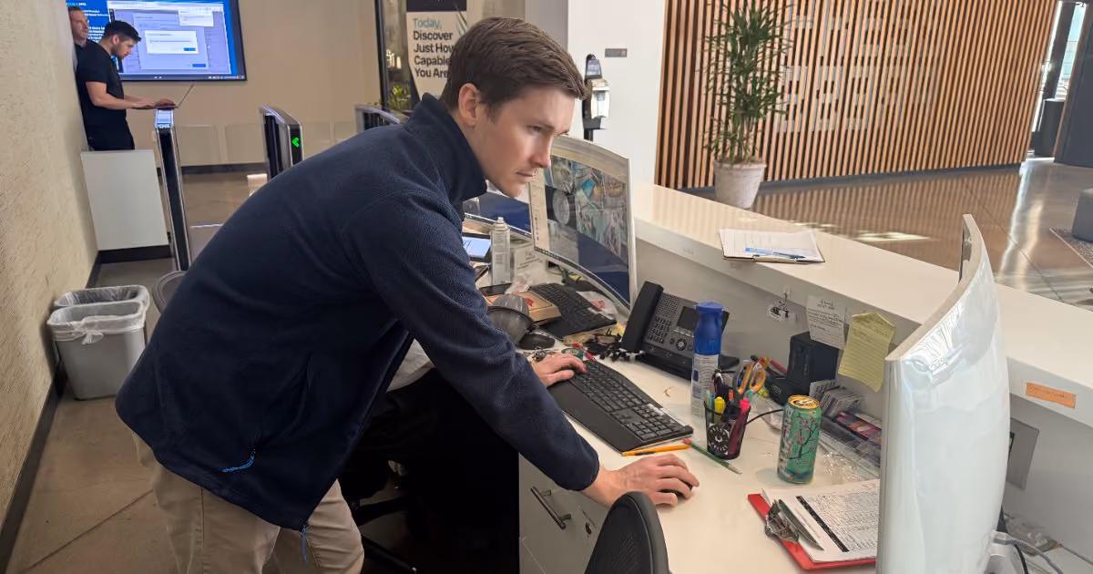 MBPS engineer configuring Oracle cloud services at a workstation